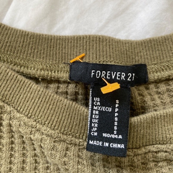 Forever 21 Women’s Small Long Sleeve Army Green Waffle Knit Crop Top - Picture 2 of 4